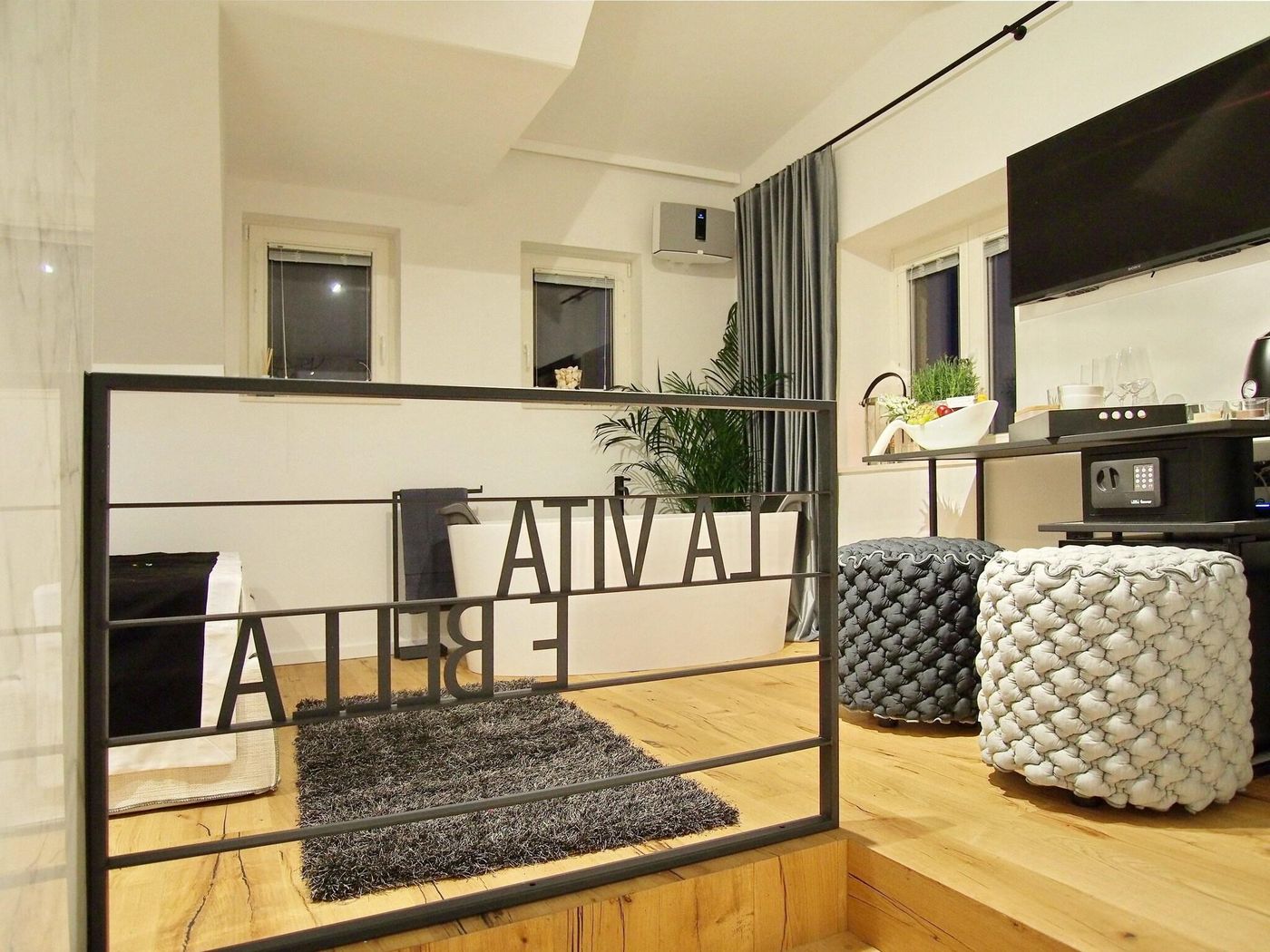 La-Vita-E-Bella-Ii-Room-37