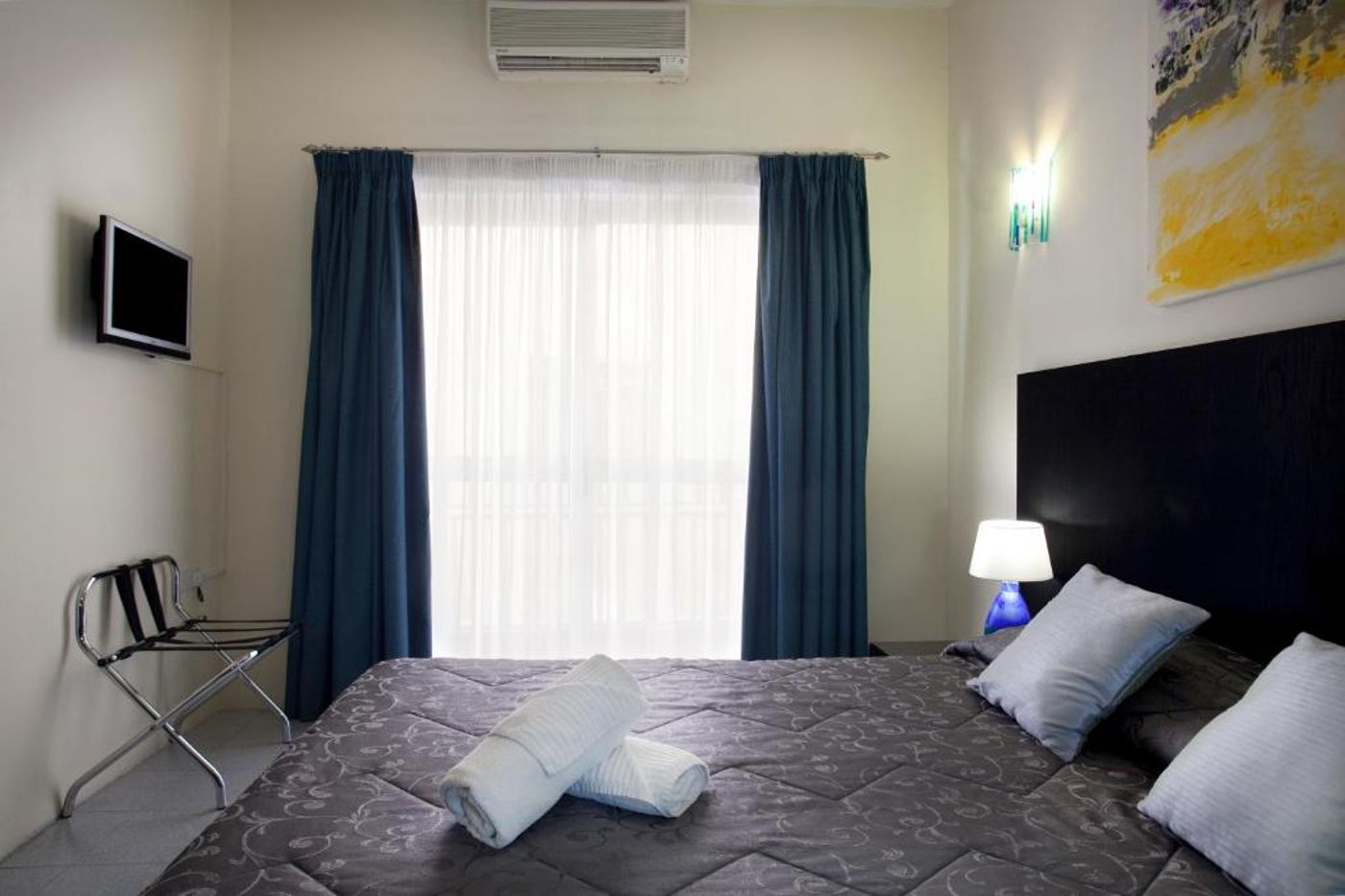 St-Julians-Bay-Hotel-Room-21