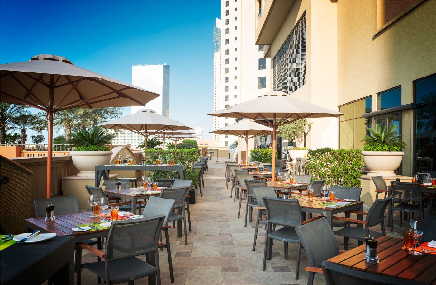Sofitel-Dubai-Jumeirah-Beach-Restaurant-11