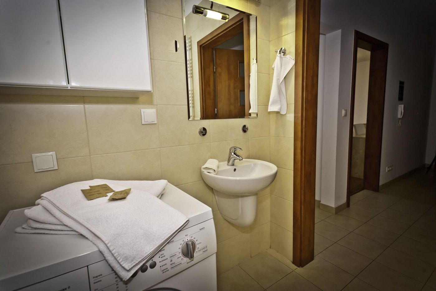 Senator-Warsaw-Apartments-Room-37