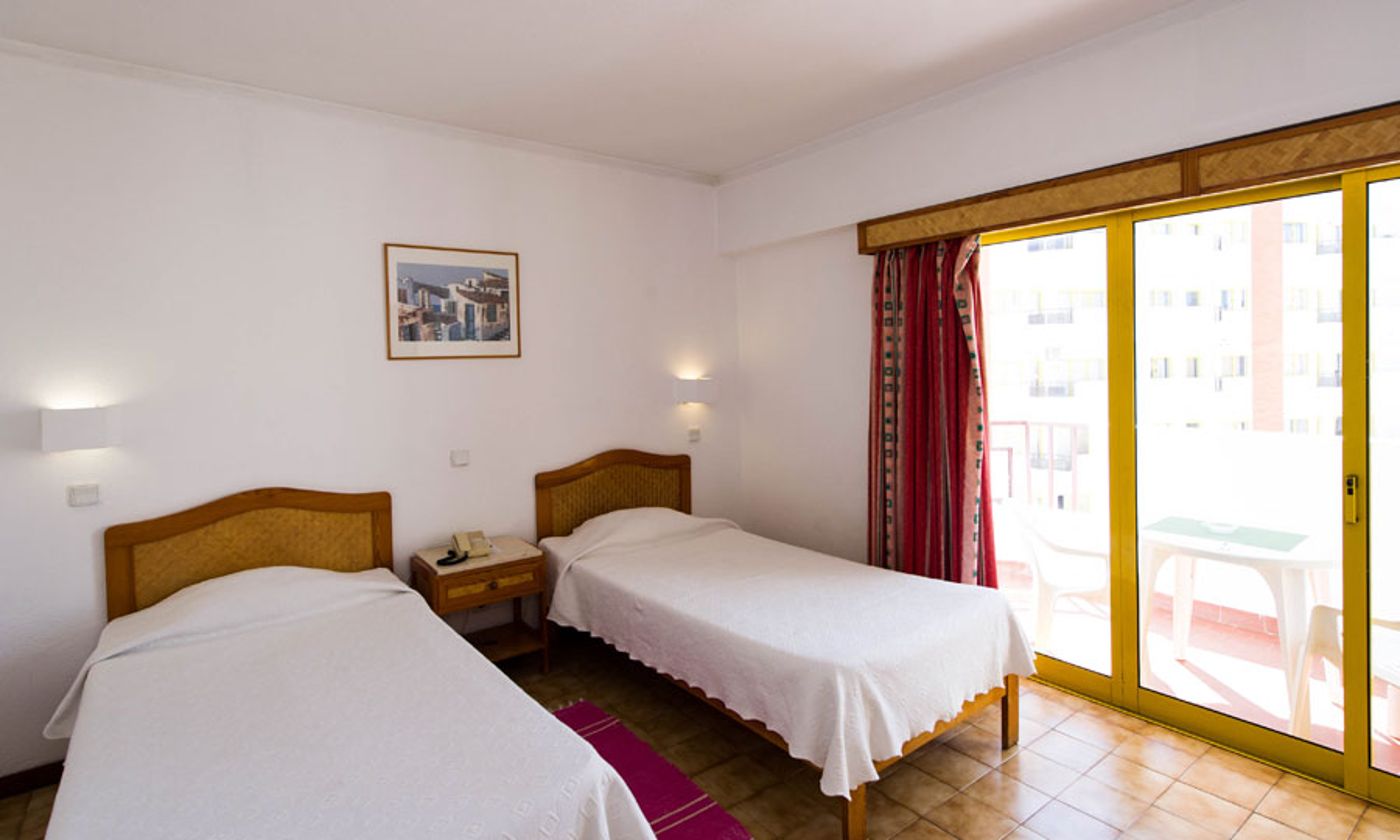 Clube-Praia-da-Rocha-Room-10