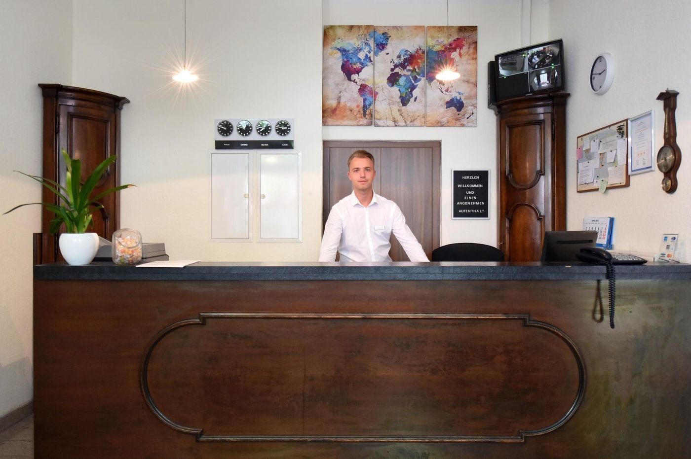 SCHUMACHER - Germany - DUSSELDORF - Lobby - 7