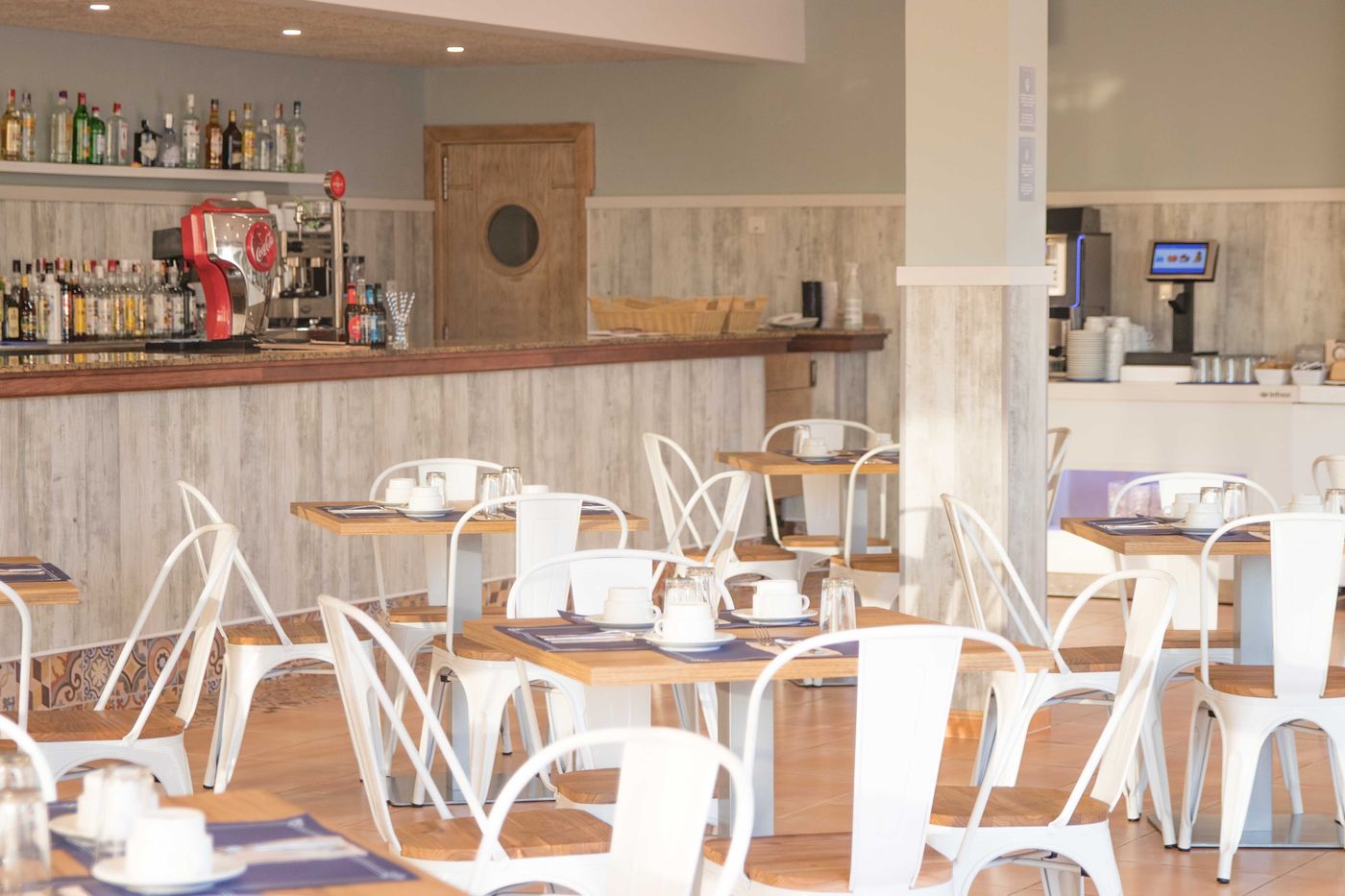 Isla-del-Aire-Bar-18