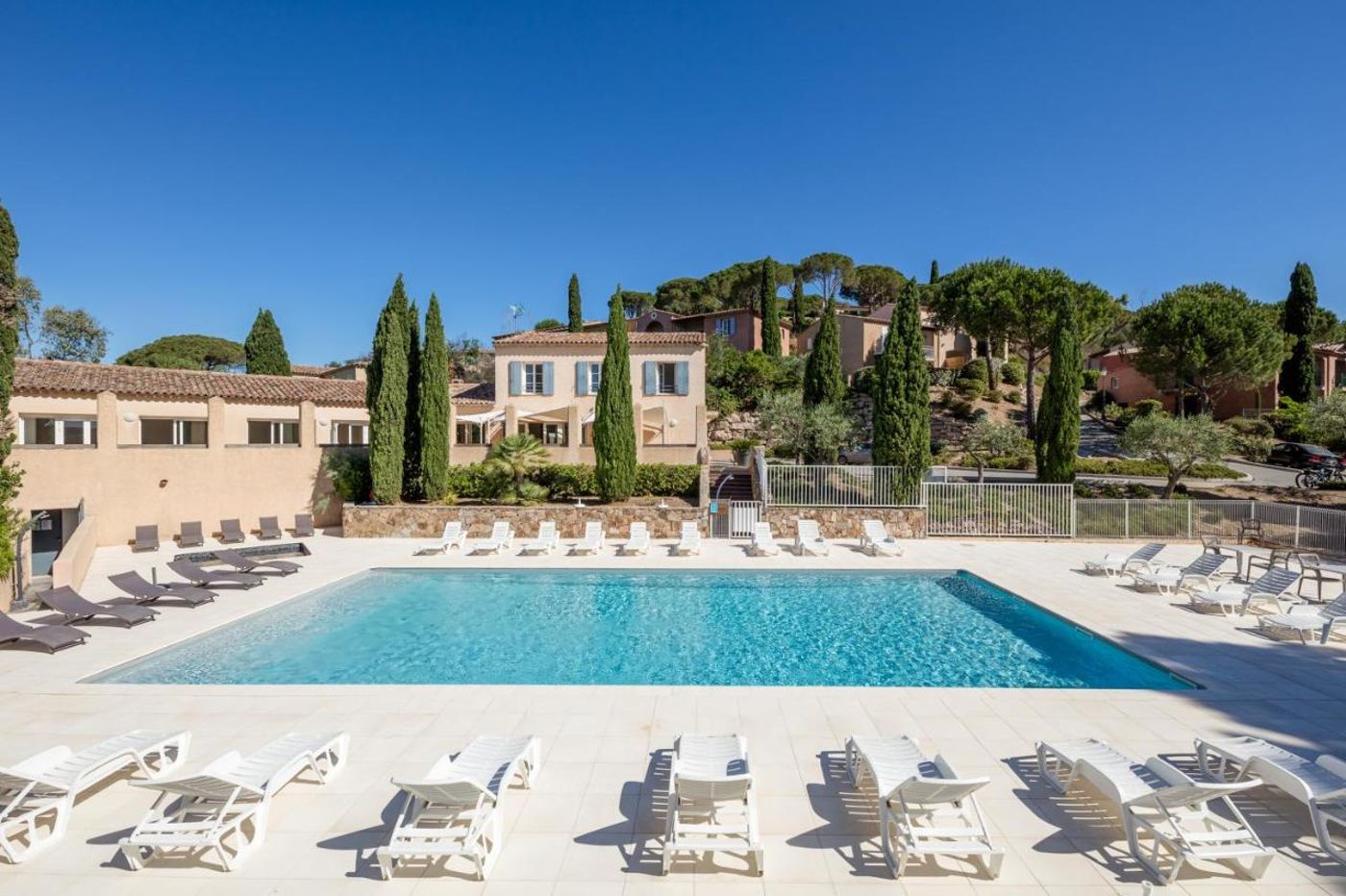 Garden---City-Les-Bastides-de-Grimaud-Pool-5