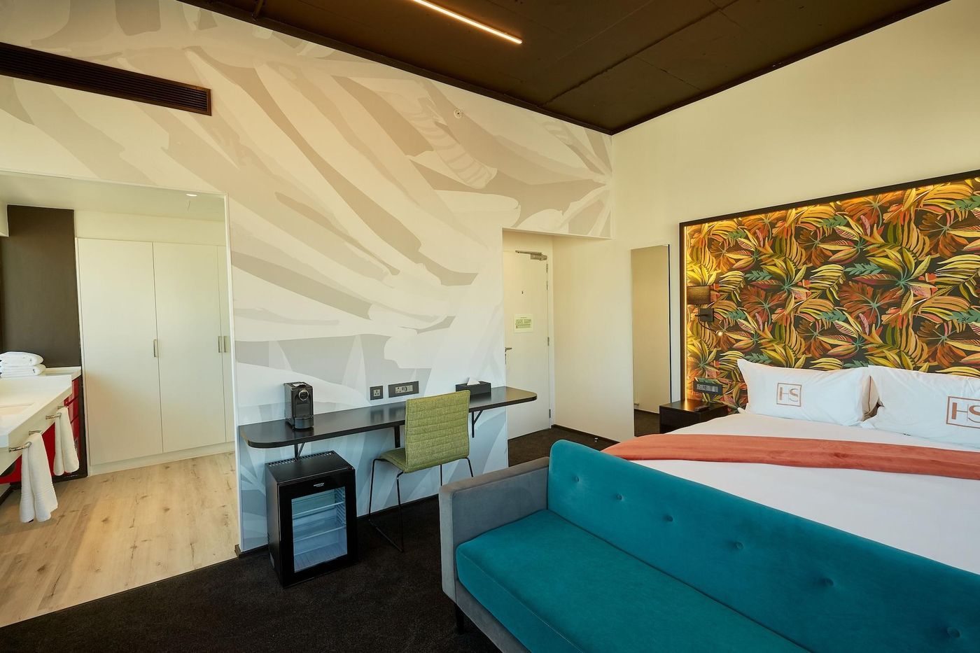 Hotel-Sky-Cape-Town-Room-12