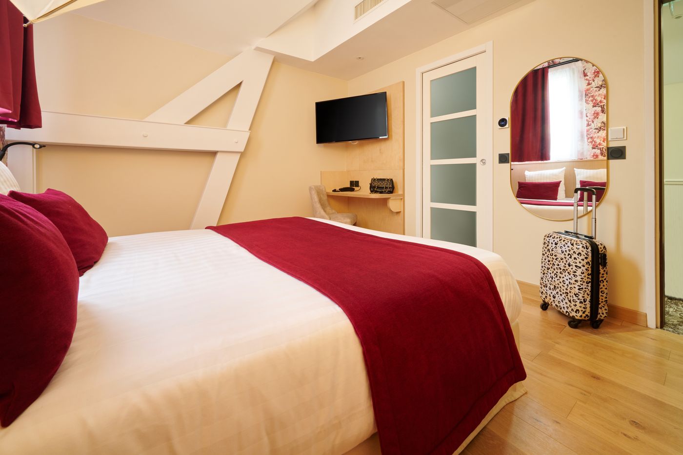 VLH-Paris-Montparnasse-Eiffel-Room-15