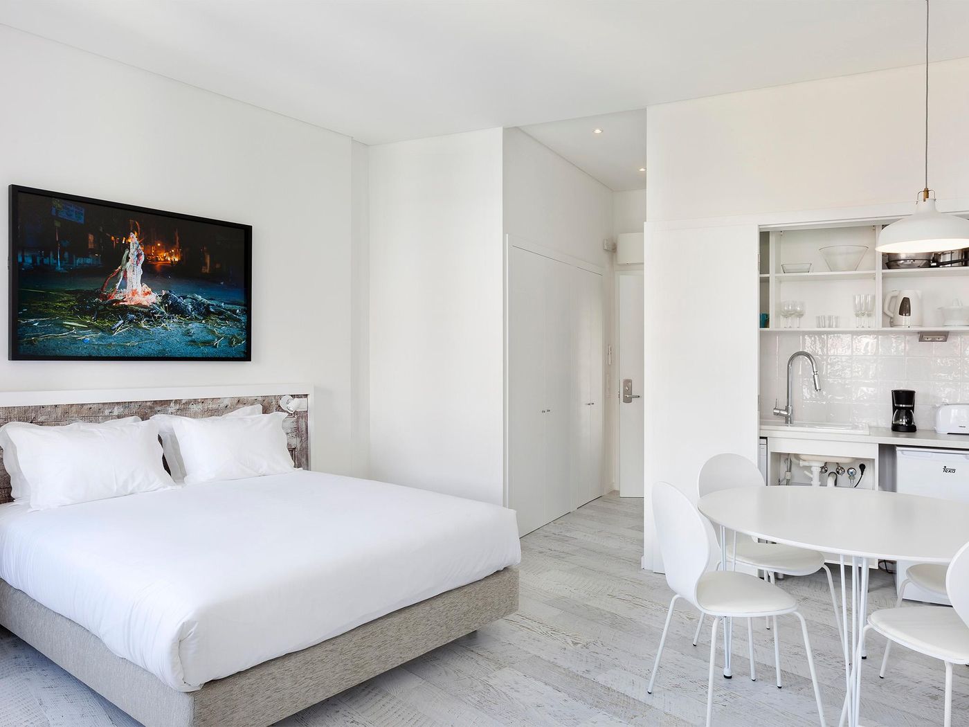 Hello-Lisbon-Castelo-Apartments-Room-4