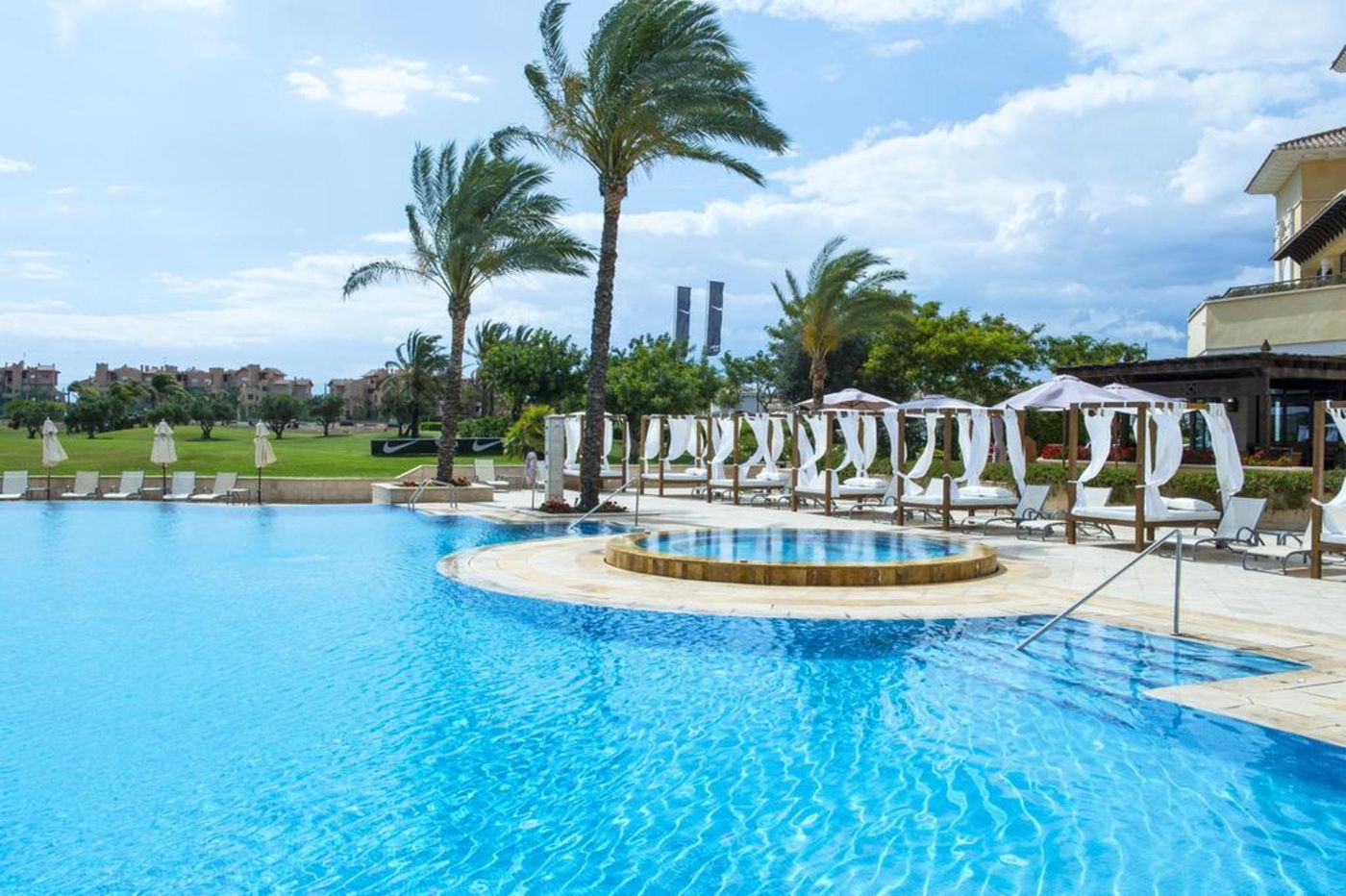 Intercontinental-Mar-Menor-Golf-Resort---Spa-Pool-4