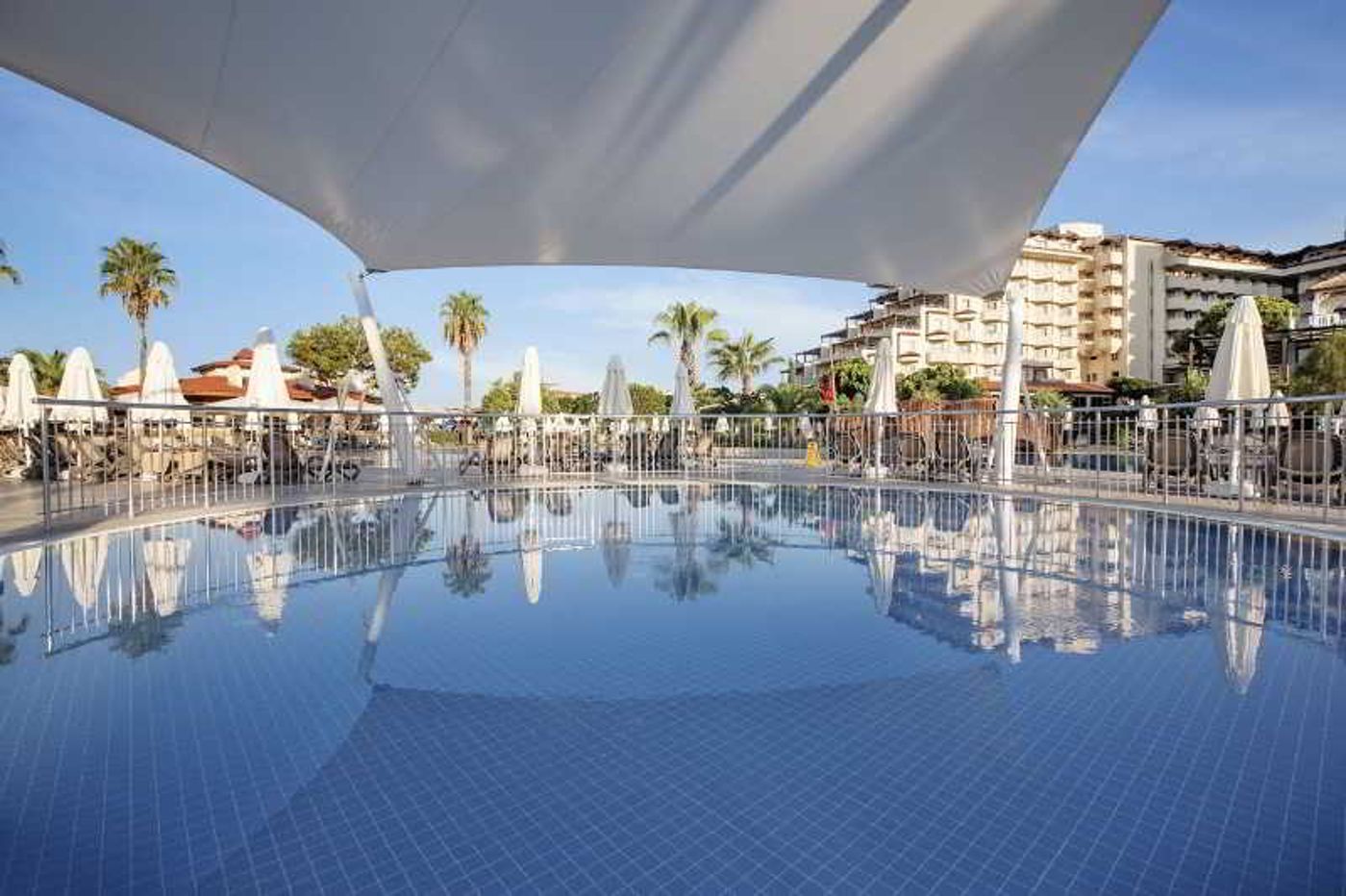 Bellis-Deluxe-Hotel-Pool-9