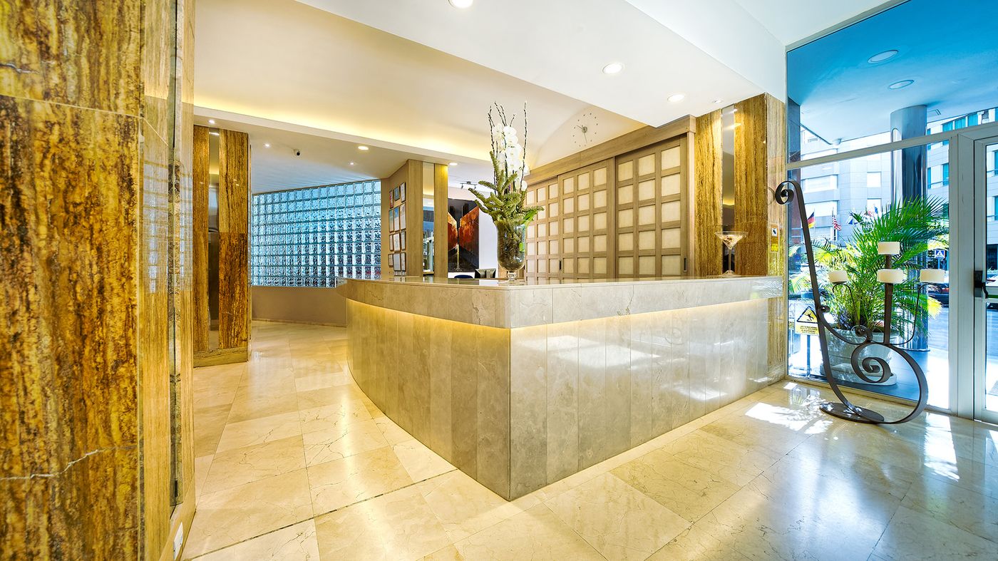 Bull-Reina-Isabel---Spa-Lobby-39