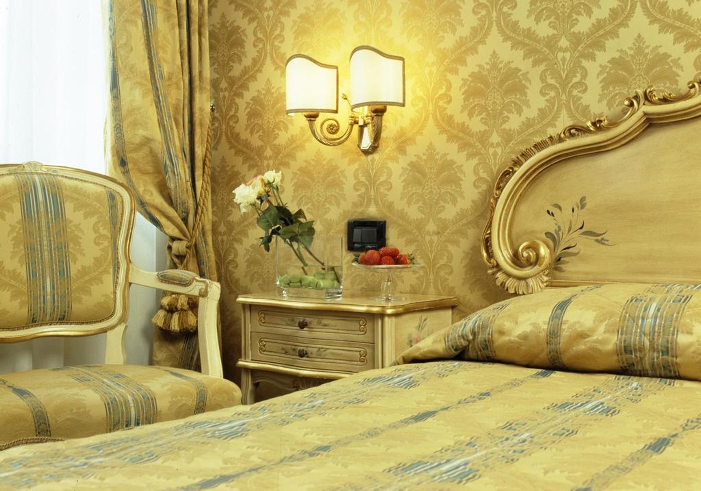 Carlton-on-the-Grand-Canal-Room-20