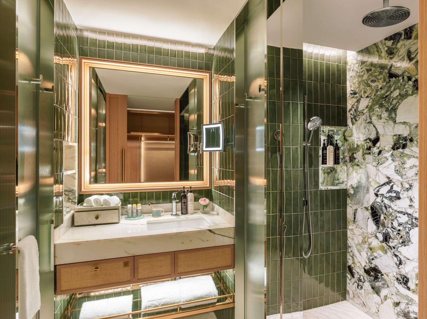 Island-Shangri-La-Hong-Kong-Room-50