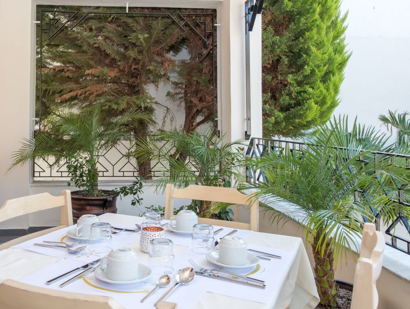 Niriedes - Dionyssos Village