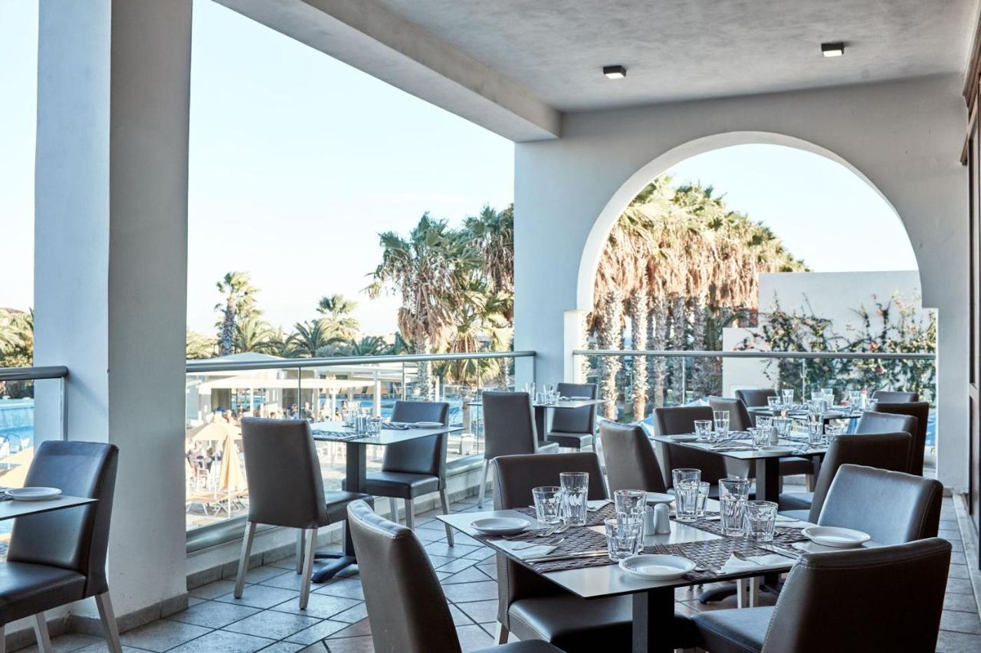 Atlantica-Porto-Bello-Beach-Restaurant-12