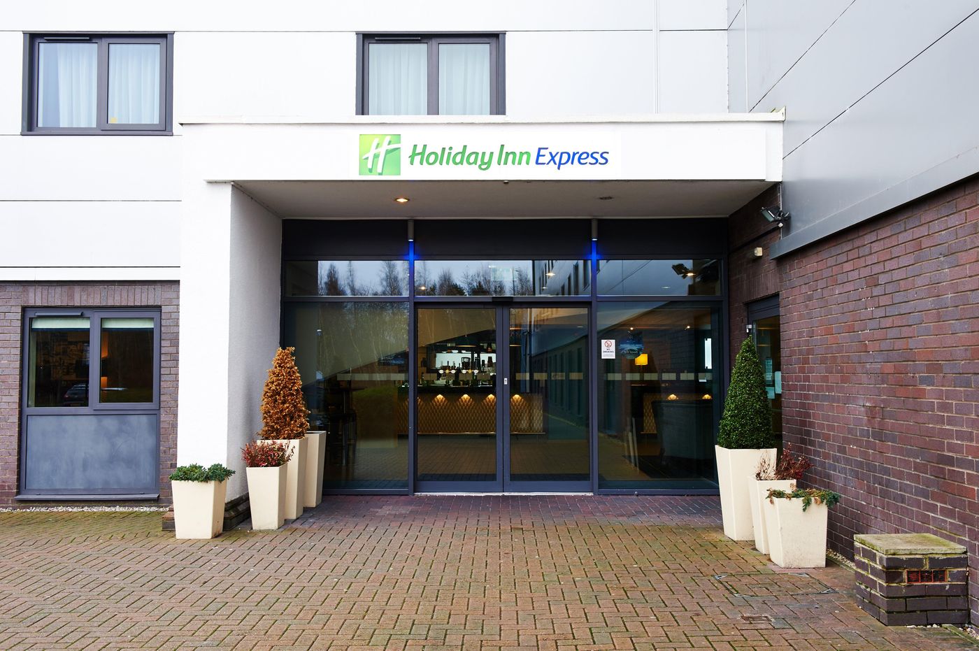 Holiday Inn Express Manchester Airport-United Kingdom-Manchester-General view-4