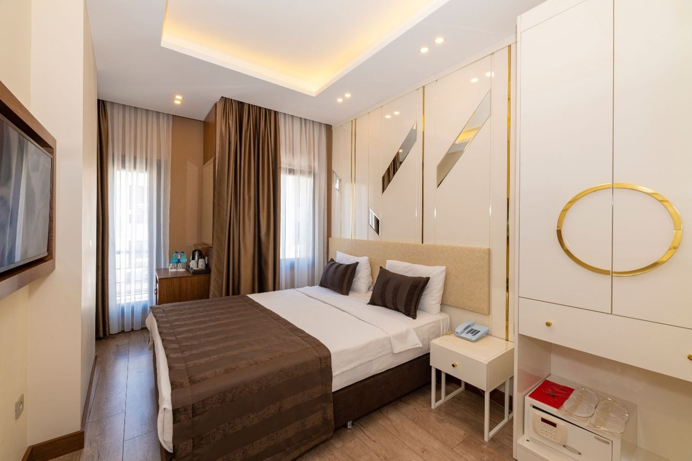 The-Byzantium-Hotel---Suites-Room-6