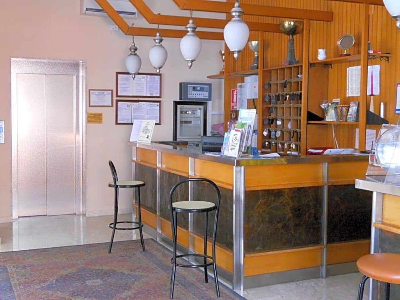 Hotel-Blurelda-Lobby-14