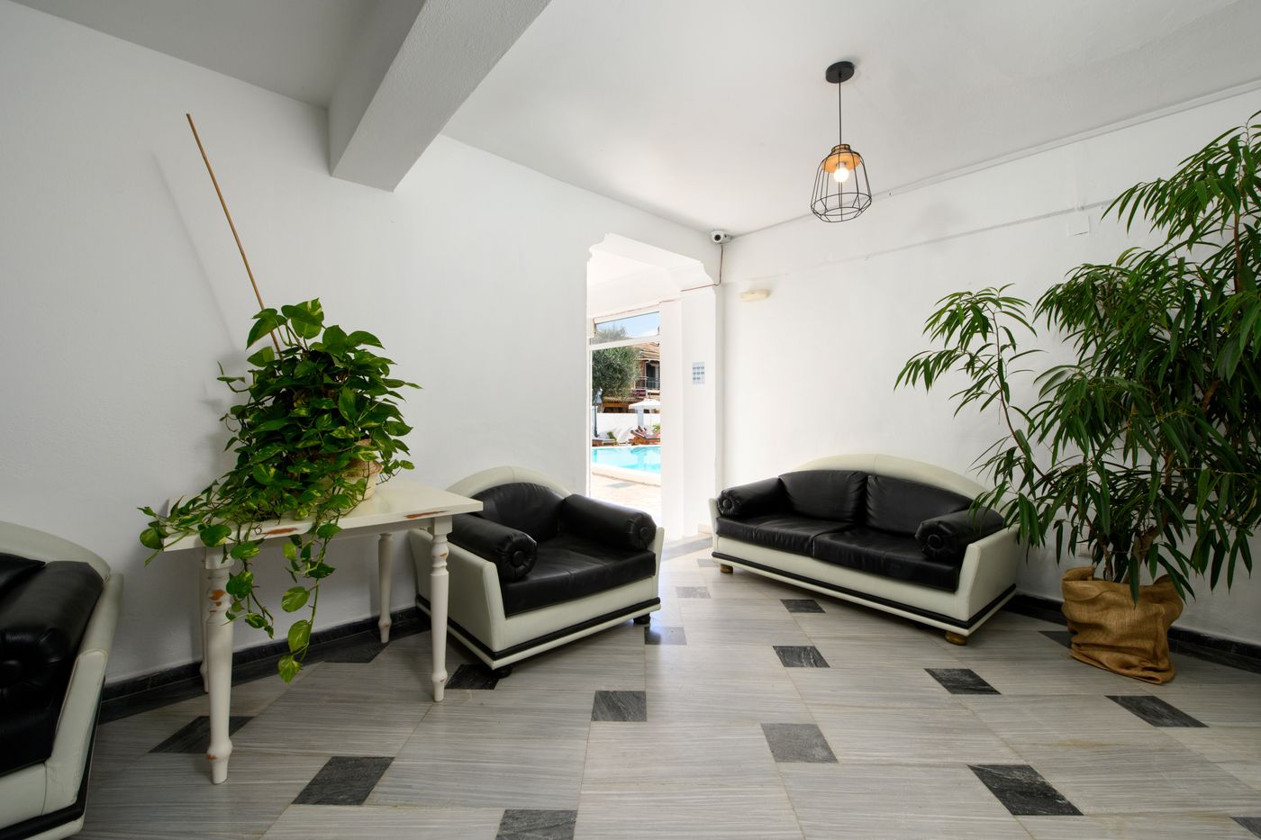 Aquarius-Beach-Hotel-Lobby-53