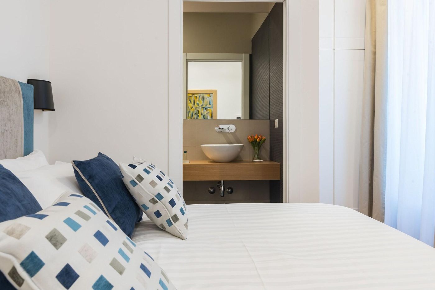 900-Piazza-Del-Popolo-Room-23