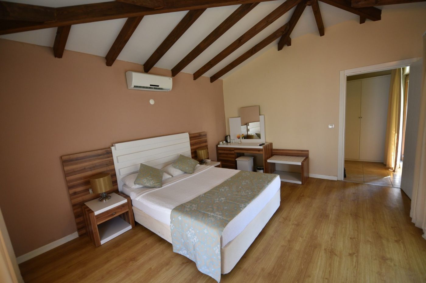 Sahra-Su-Holiday-Village---Spa-Room-35