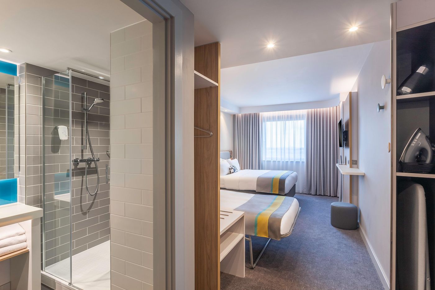 Holiday-Inn-Express-Hotel-Dublin-Airport-Room-26