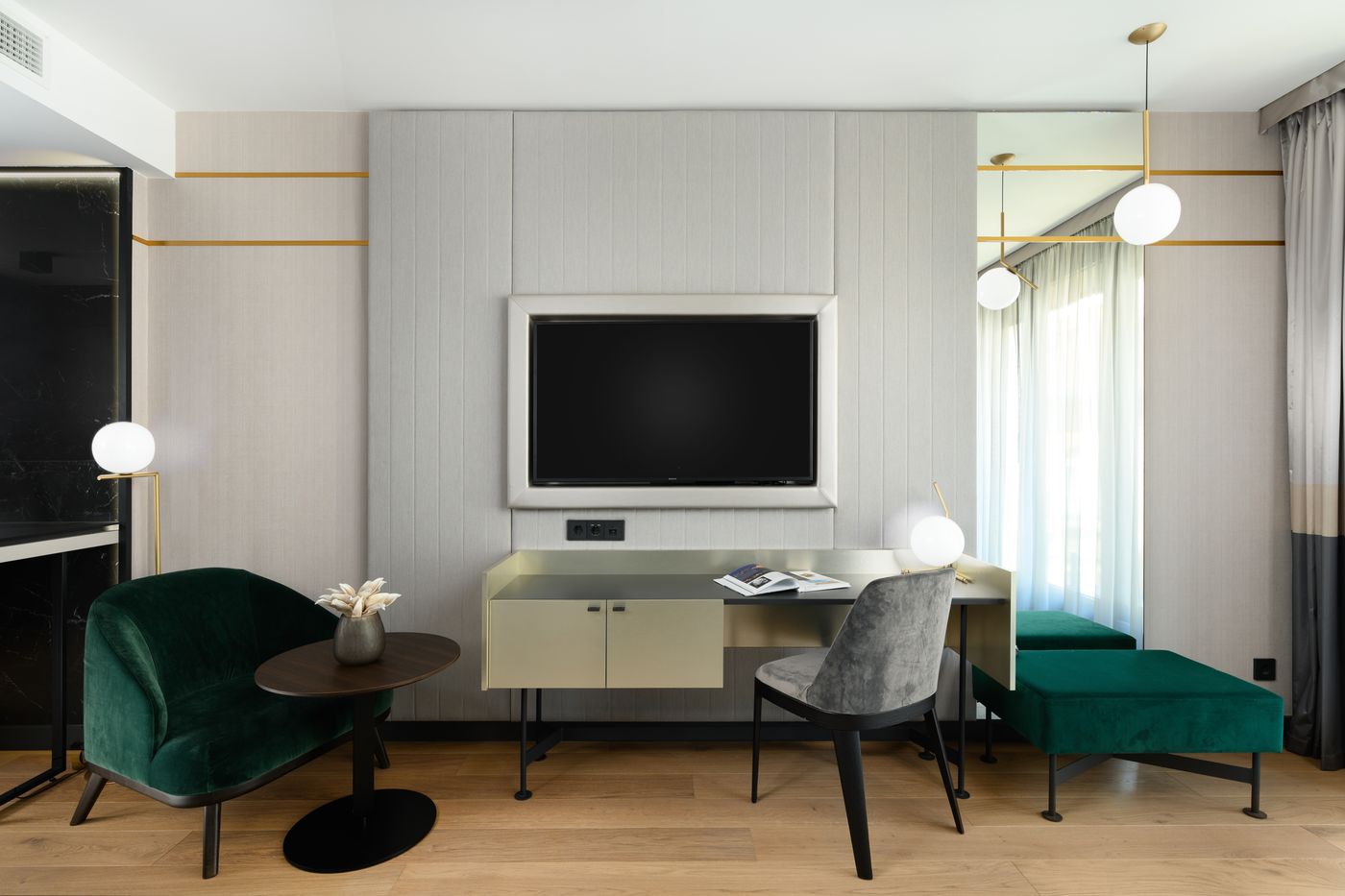 Hotel-Emerald---Suites-Room-75