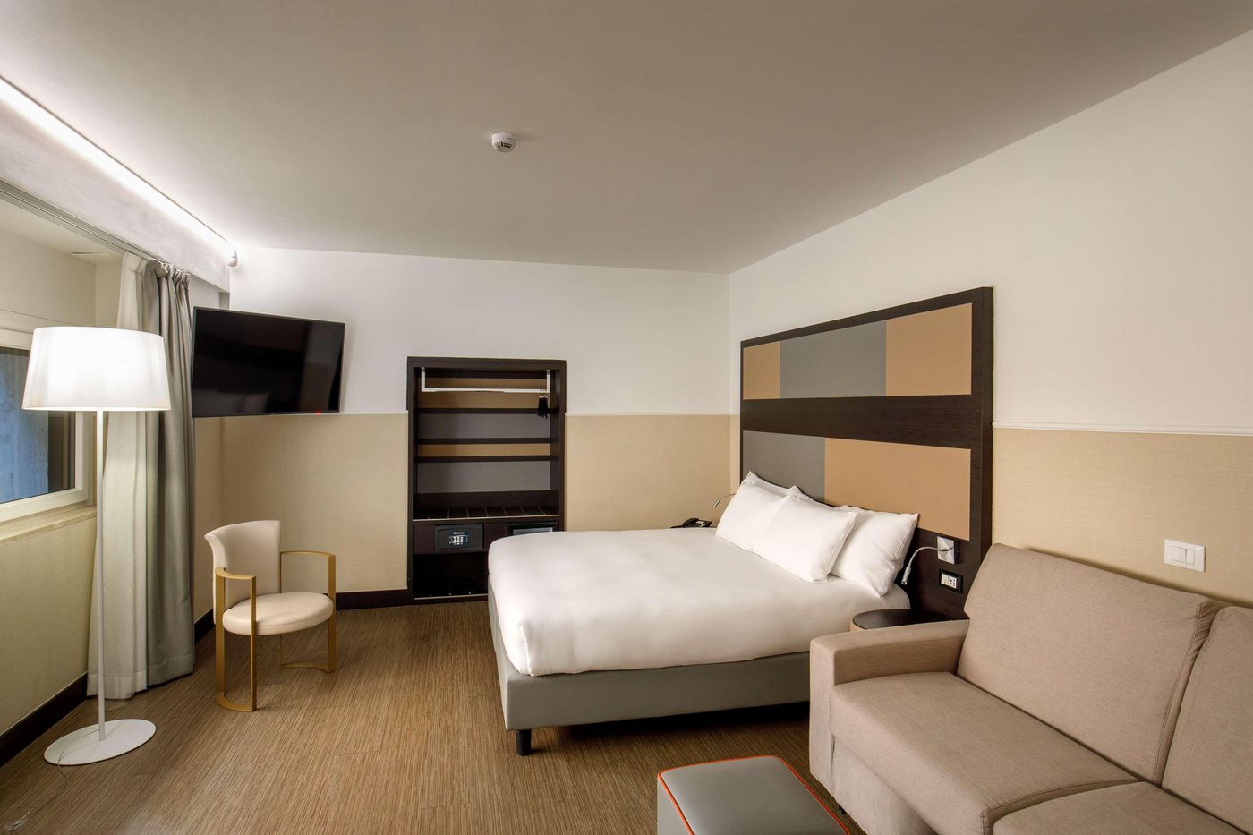 Cosmopolita-Hotel-Rome--Tapestry-Collection-by-Hil-Room-39