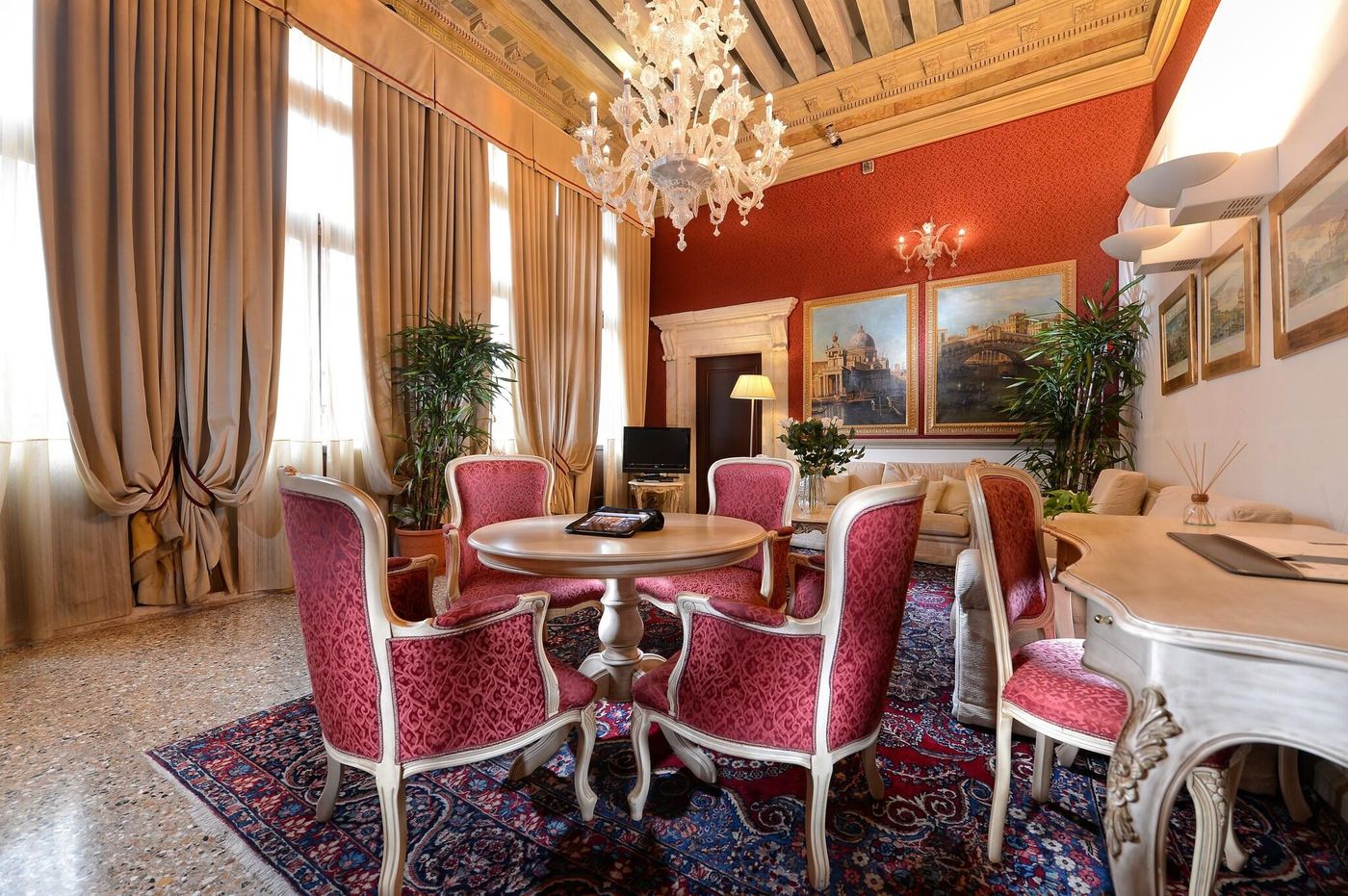 Ruzzini-Palace-Room-3