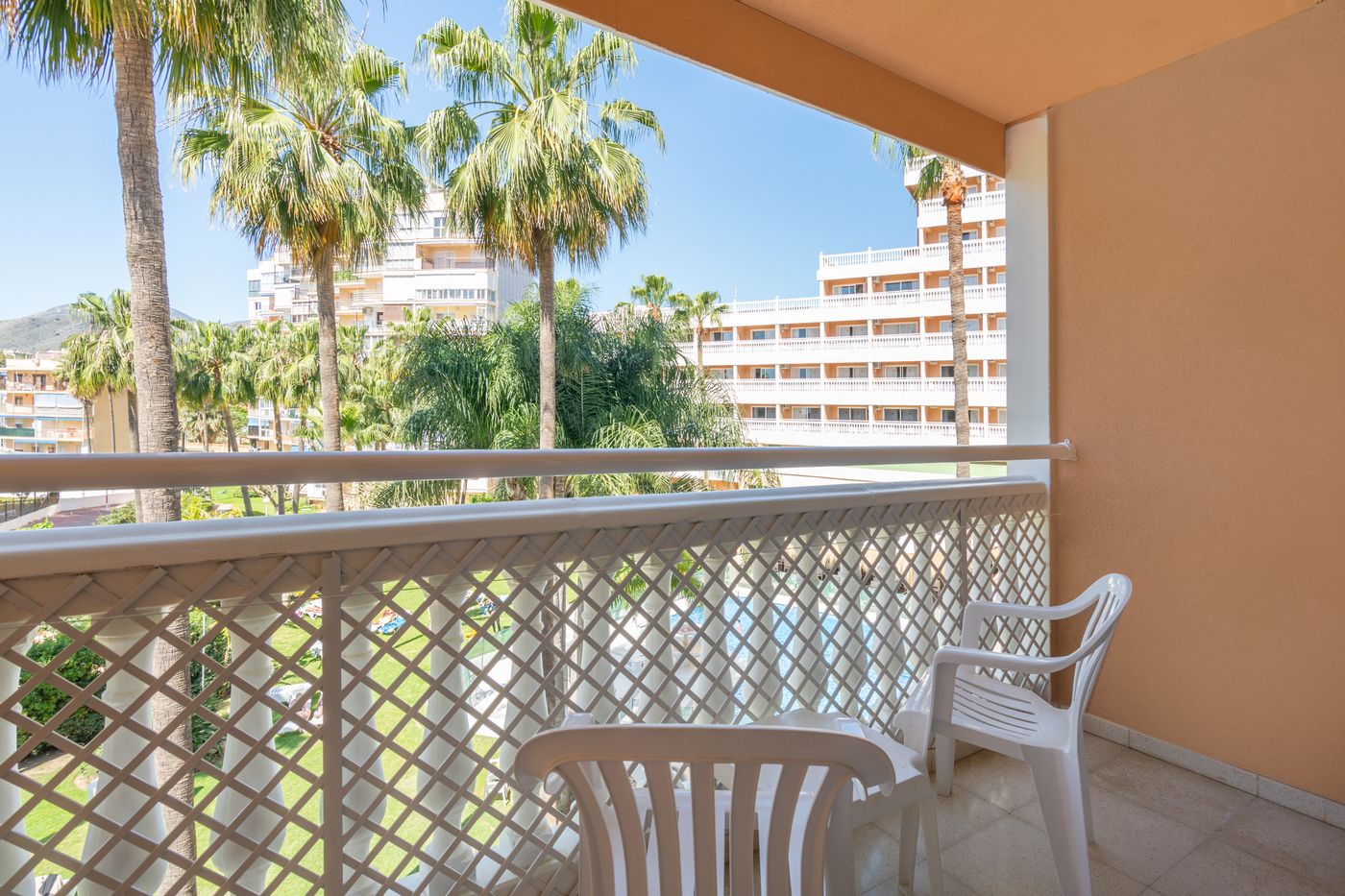 Parasol-Garden-Room-82