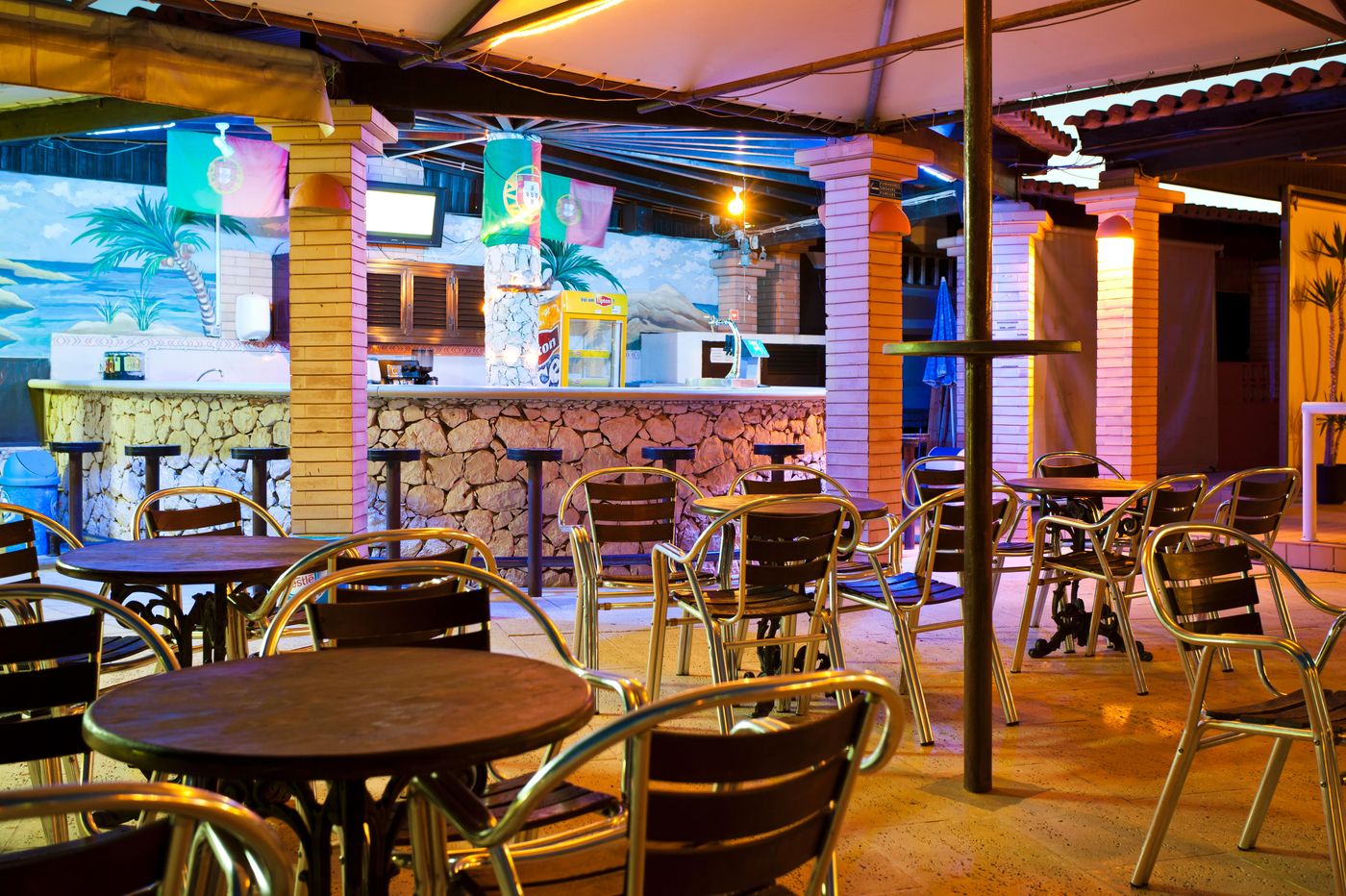 Colina-Village-Bar-12