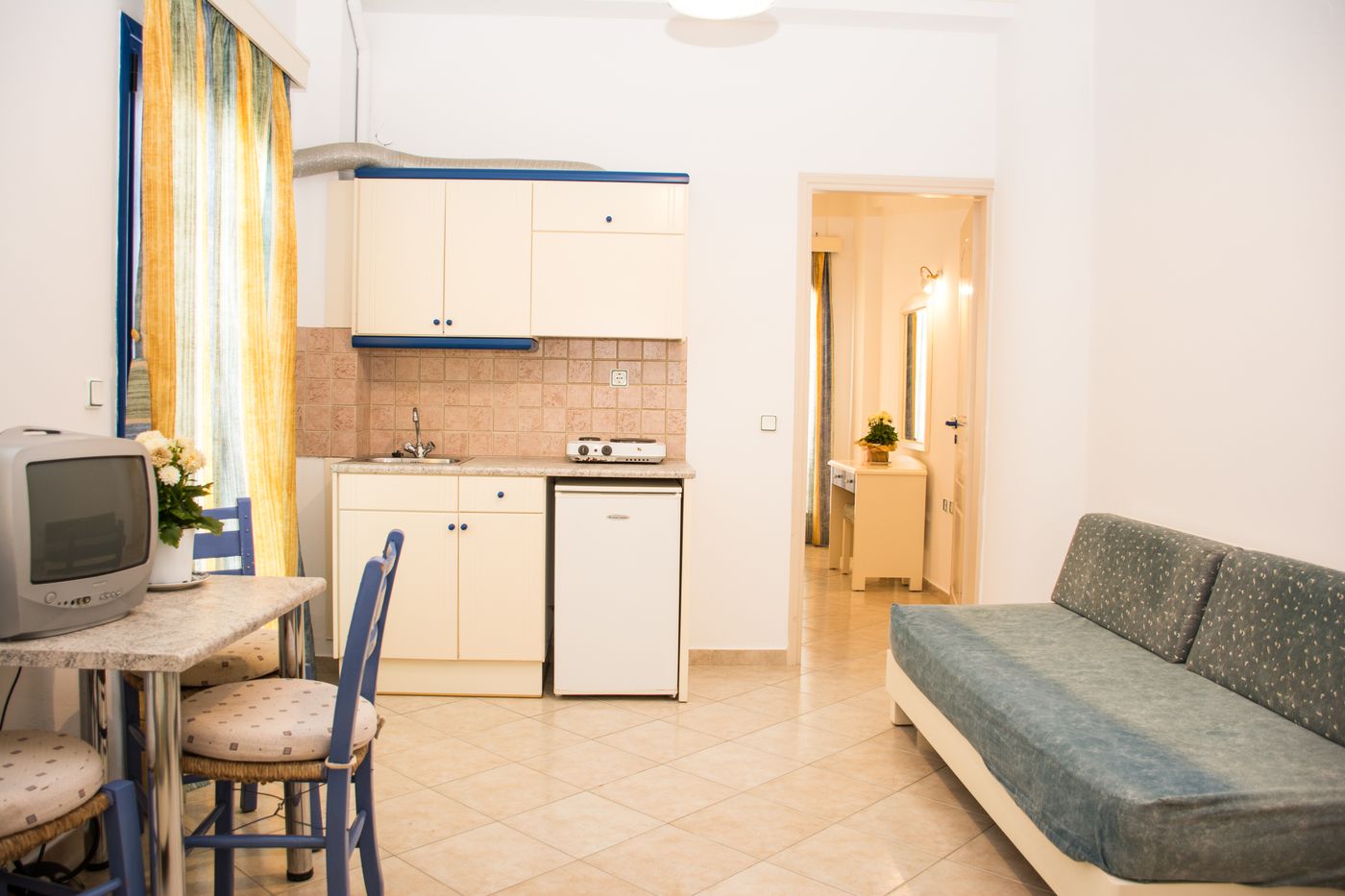 Uncle-George-Studios---Apartments-Room-13