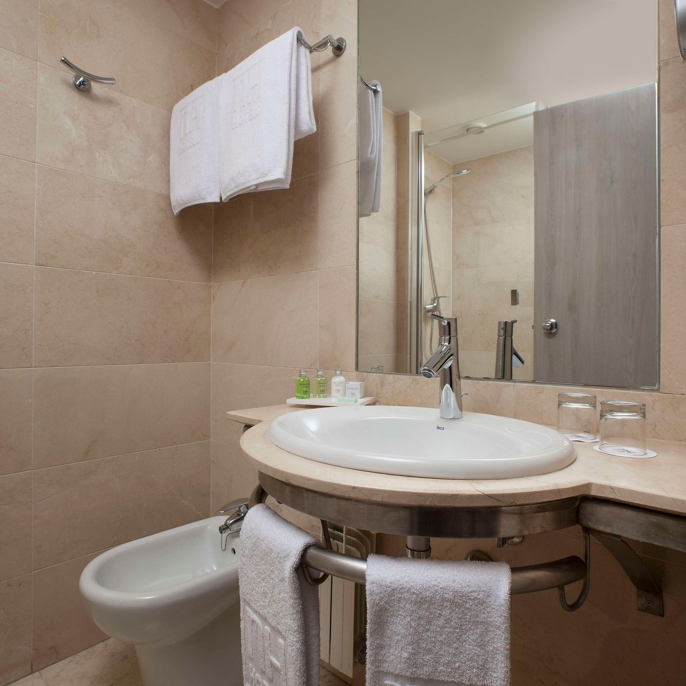 NH-Madrid-Barajas-Airport-Room-17