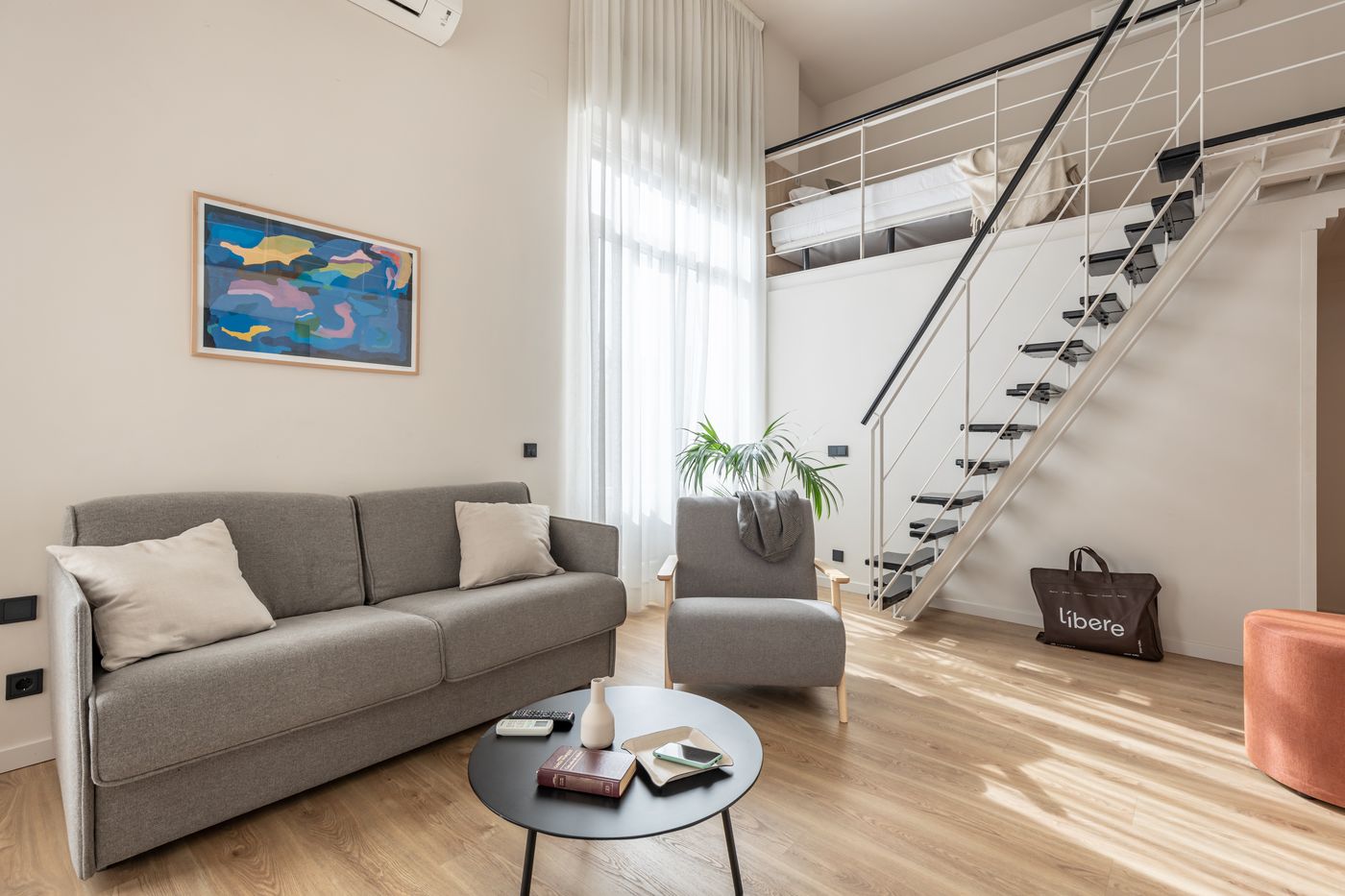 Room-Mate-Laura-Room-26