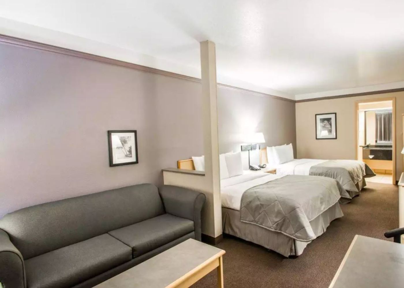 Clarion Suites Maingate