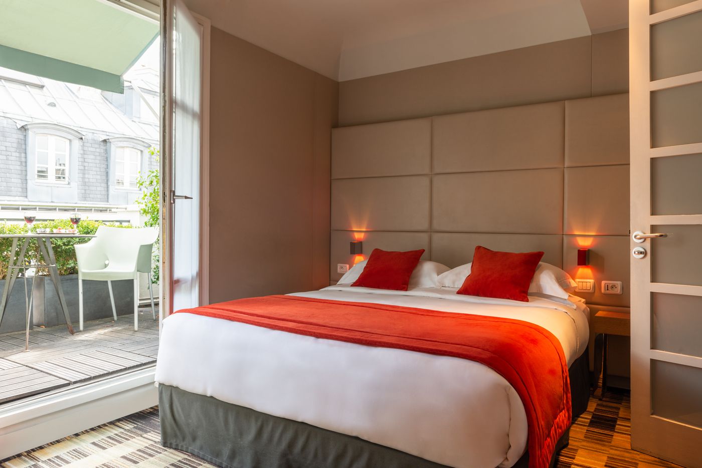 Hotel-Golden-Tulip-Opera-De-Noailles-Room-32