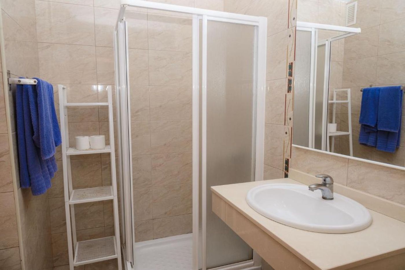 Las-Arenas-Apartments-Room-19