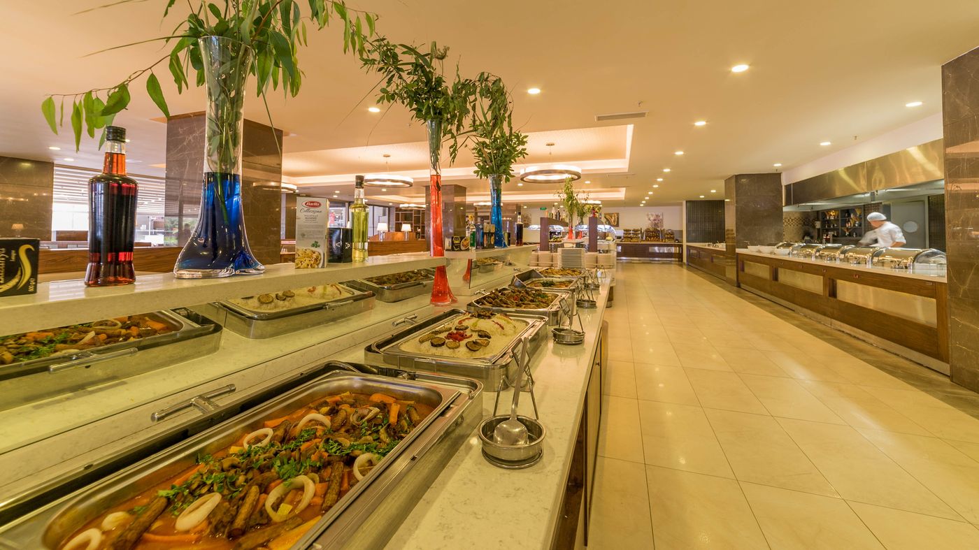 Ramada-Resort-by-Wyndham-Kusadasi---Golf-Restaurant-44