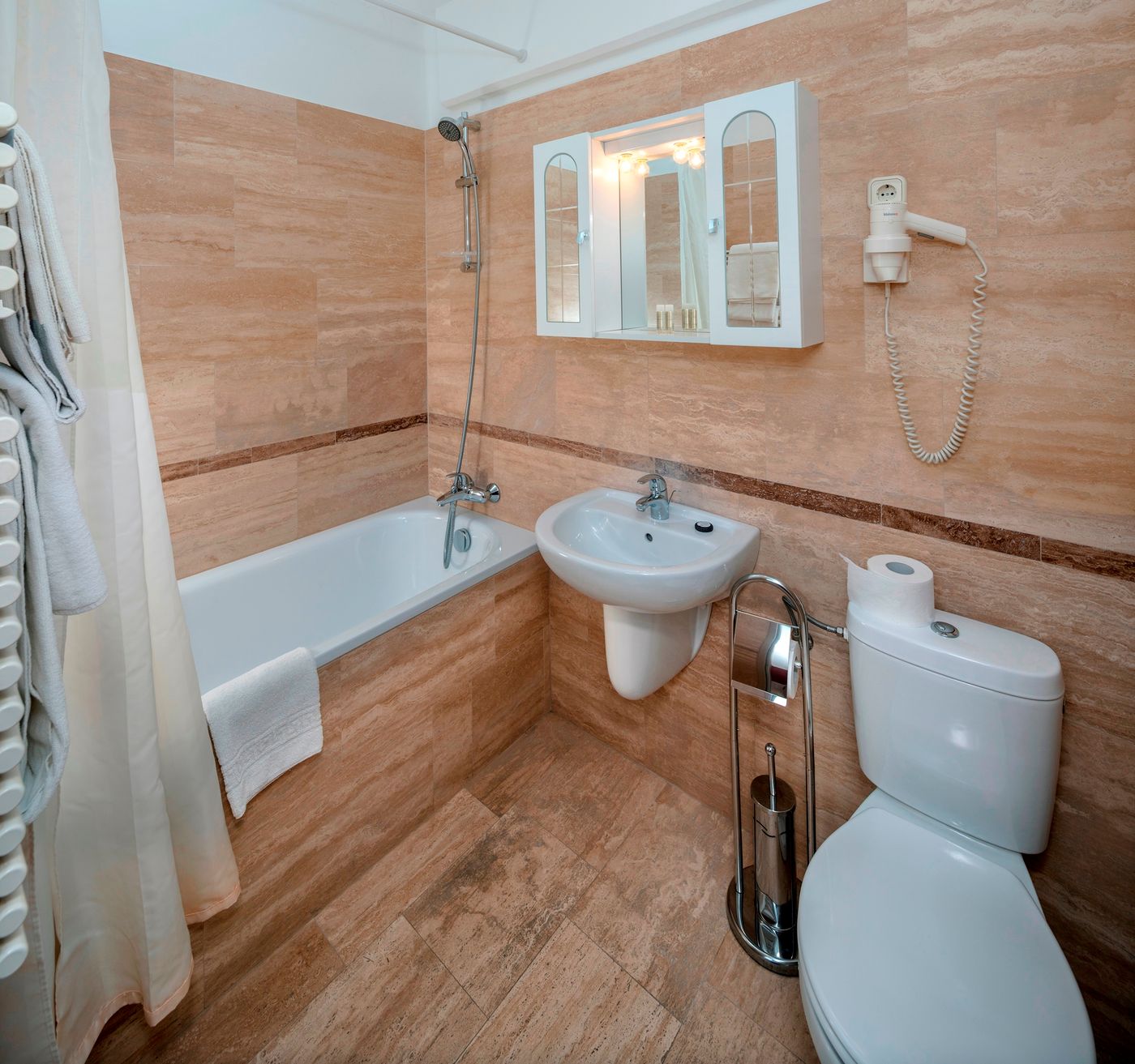 Hotel-Charles-Room-40