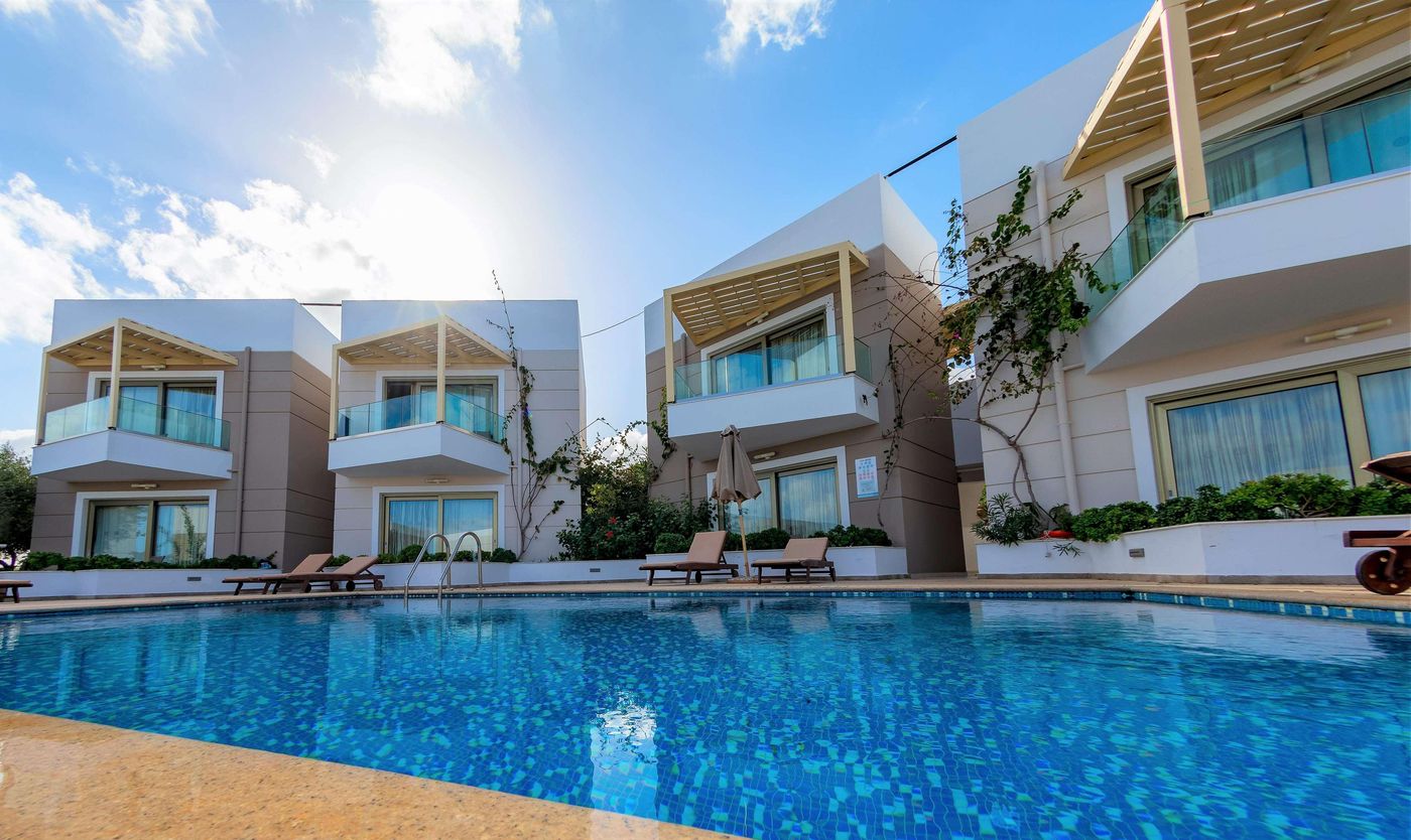 The-Royal-Blue-Pool-6