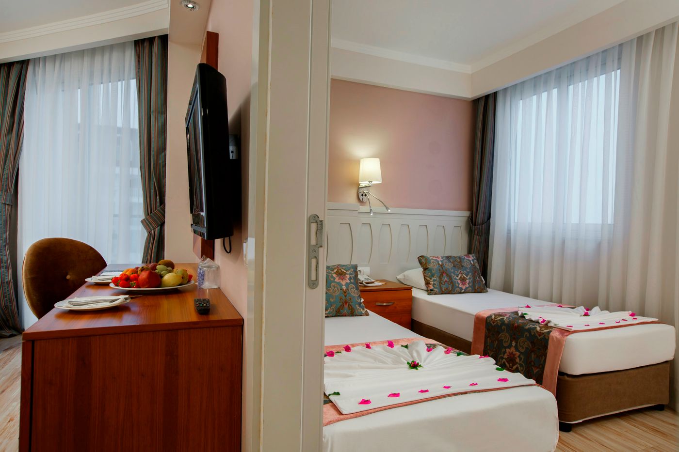 Side-Crown-Serenity-Room-20