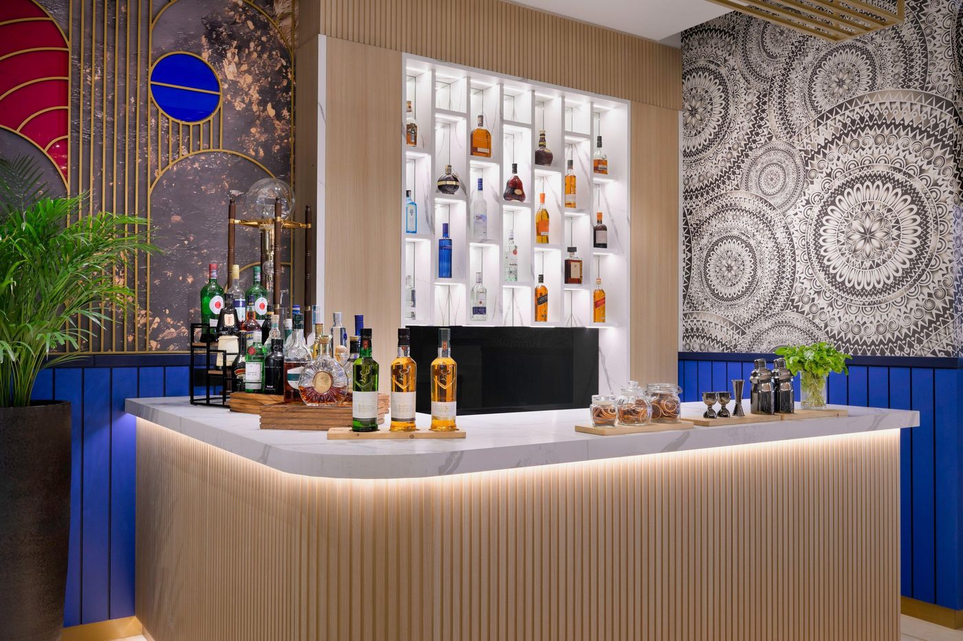 Crowne-Plaza-Jumeirah-Dubai-Restaurant-44