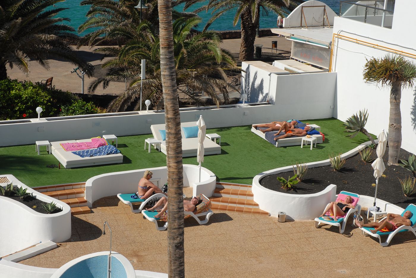 Neptuno-Suites---Adult-Only-Pool-7