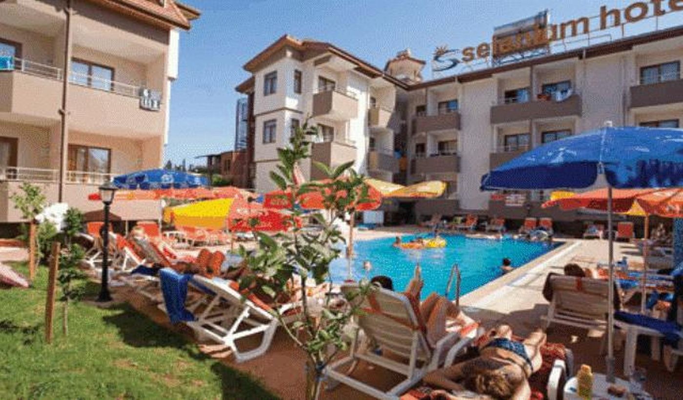 Selenium-Hotel-Pool-10