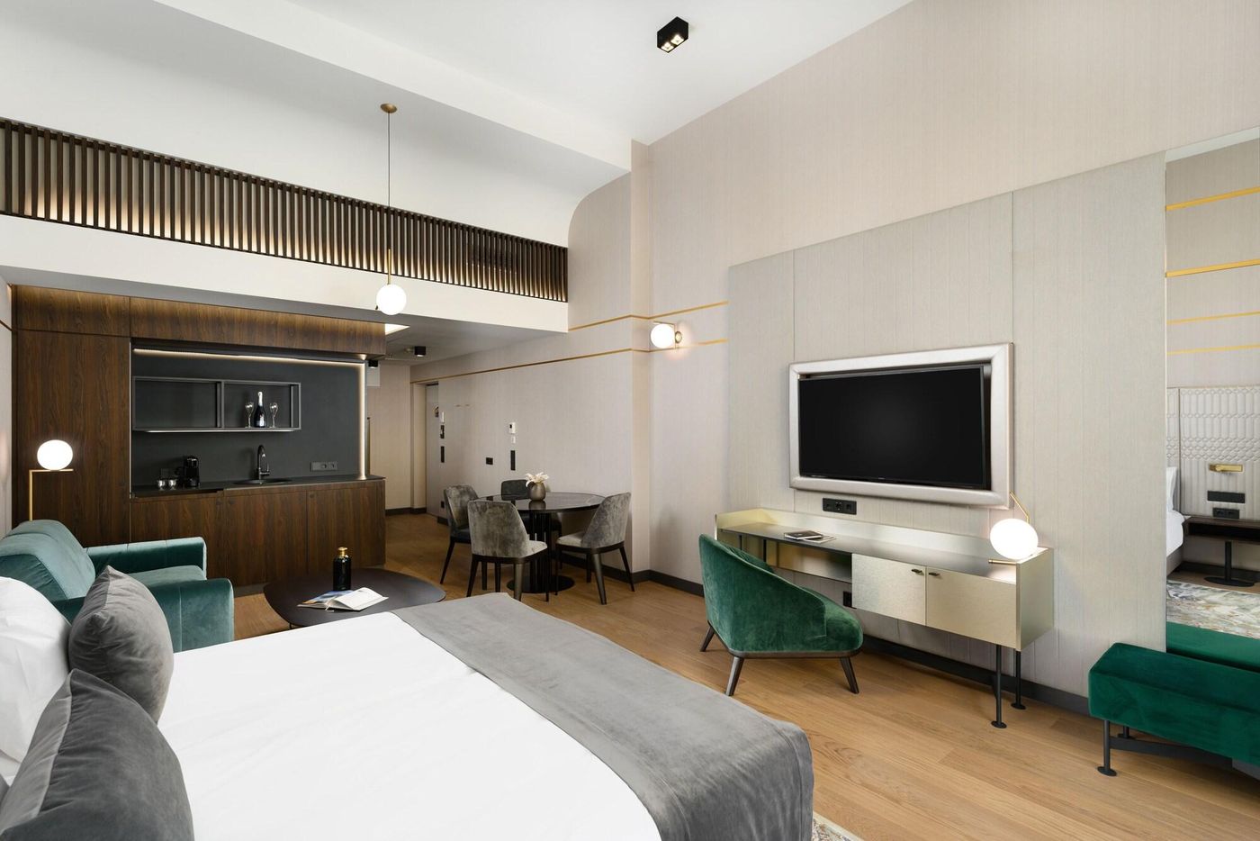 Hotel-Emerald---Suites-Room-26