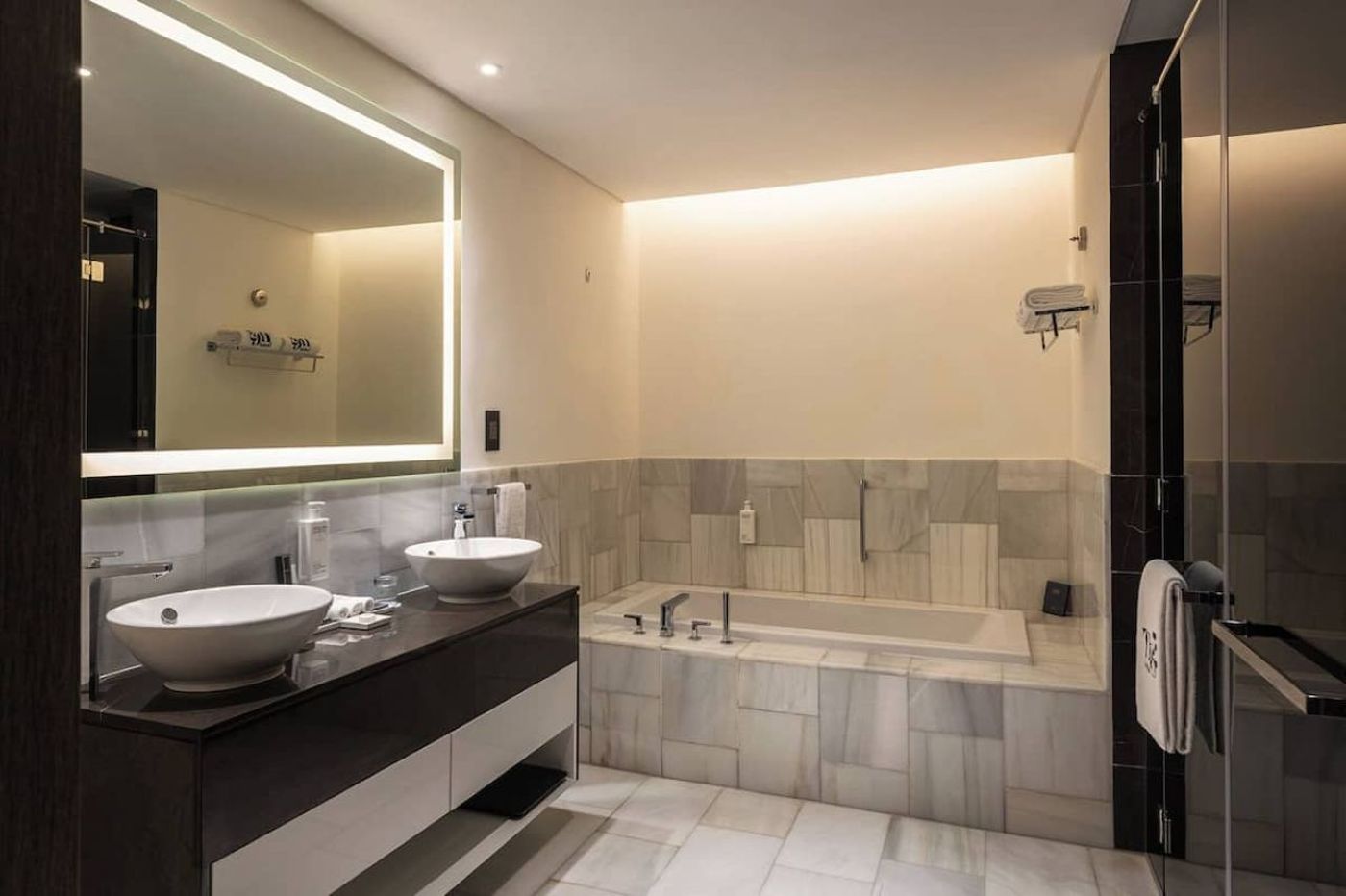 Th8 Palm Dubai Beach Resort 02.03