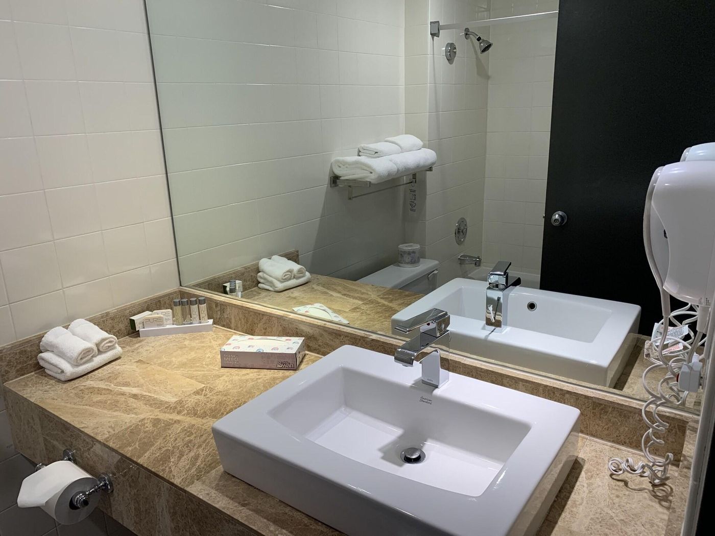 The-Lonsdale-Quay-Room-27