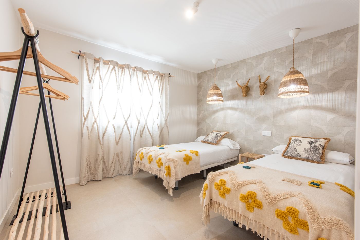 11.06.25 EREZA The White Homes