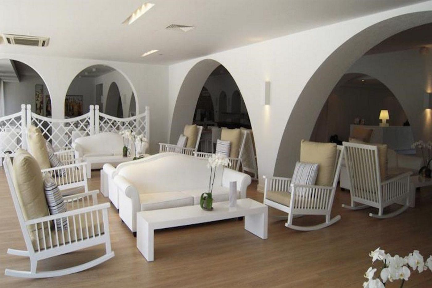 Golden-Arches-Bar-16