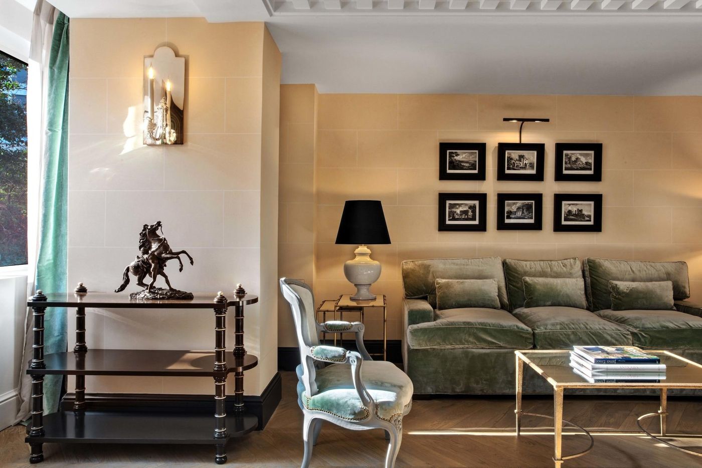 Hotel-de-Berri-Champs-Elysees--a-Luxury-Collection-Hotel--Paris-Room-14