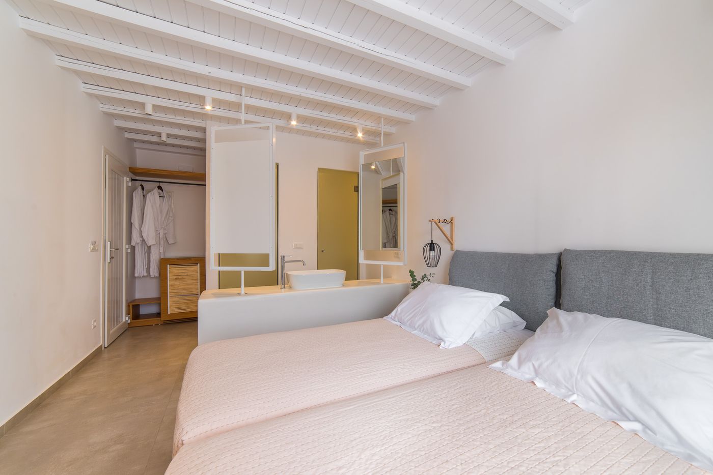 Vienoula-s-Garden-Room-19